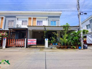 For sale 3 bedrooms townhouse in Mueang Samut Prakan, Samut Prakan
