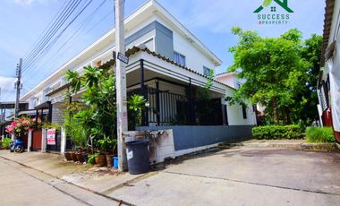 For sale 3 bedrooms townhouse in Mueang Samut Prakan, Samut Prakan