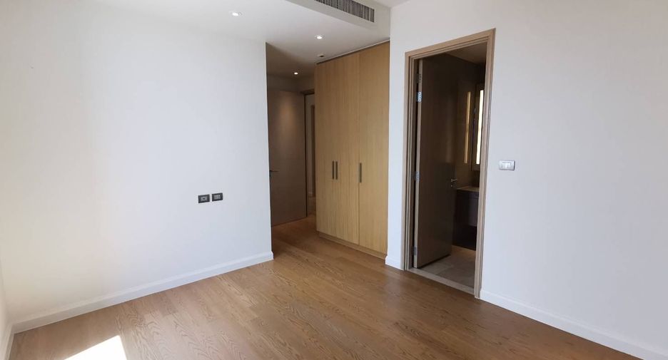 For sale 5 bedrooms condo in Khlong San, Bangkok
