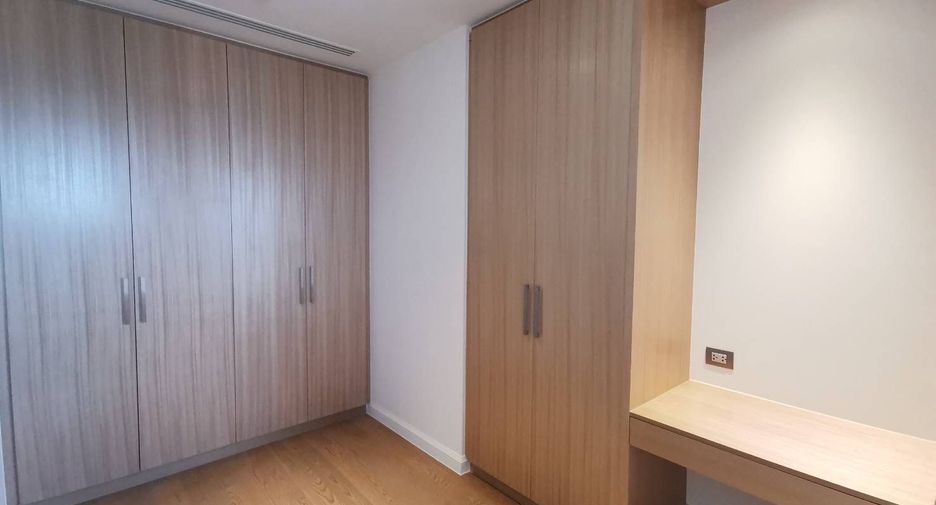 For sale 5 bedrooms condo in Khlong San, Bangkok
