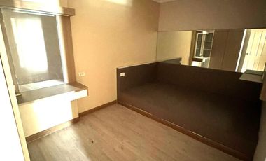 For sale 2 bed condo in Watthana, Bangkok