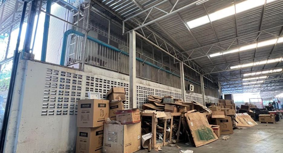 For rent 30 bed warehouse in Nakhon Chai Si, Nakhon Pathom