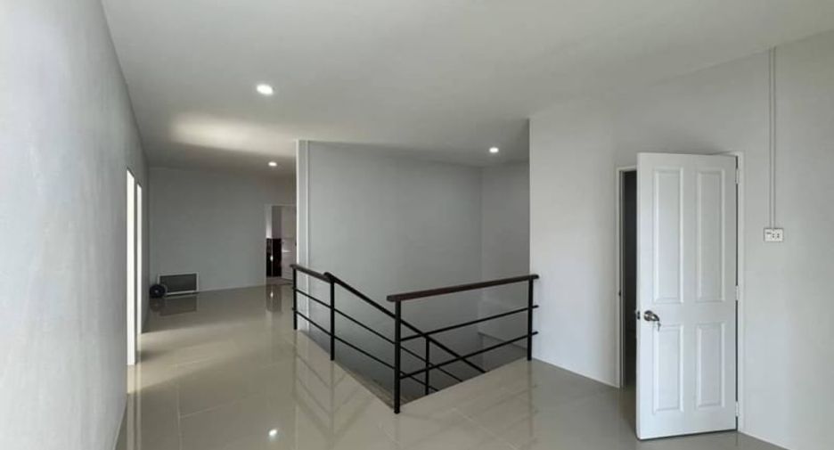 For rent office in Phan Thong, Chonburi