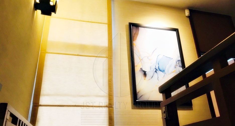 For rent 3 bedrooms townhouse in Watthana, Bangkok