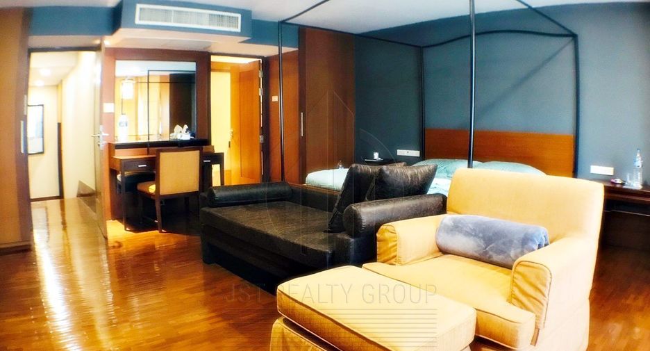 For rent 3 bedrooms townhouse in Watthana, Bangkok