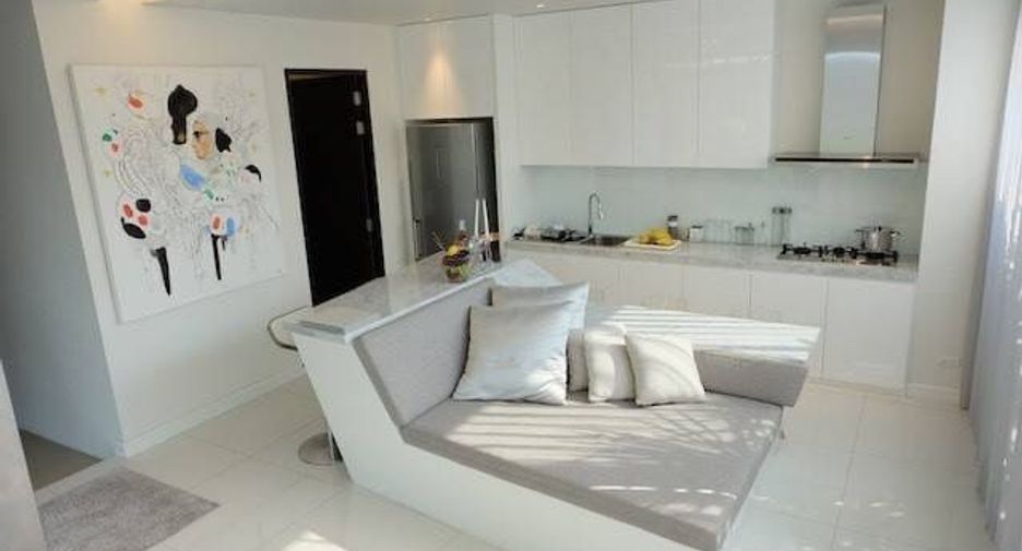 For rent 3 bedrooms townhouse in Watthana, Bangkok