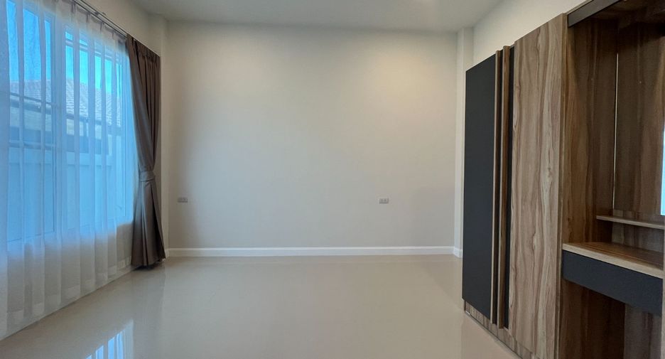 Casa en alquiler de 3 habitaciones en Bang Lamung, Chonburi
