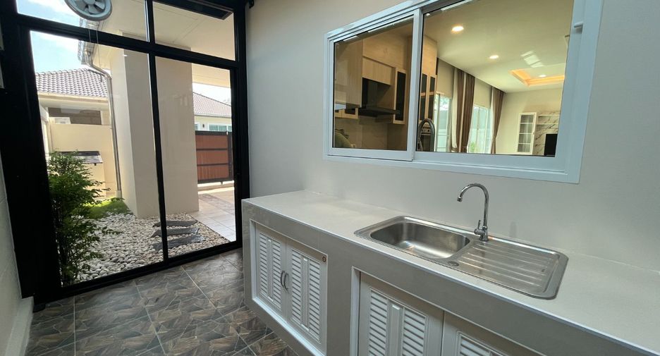 Casa en alquiler de 3 habitaciones en Bang Lamung, Chonburi