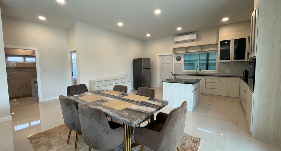Casa en alquiler de 3 habitaciones en Bang Lamung, Chonburi