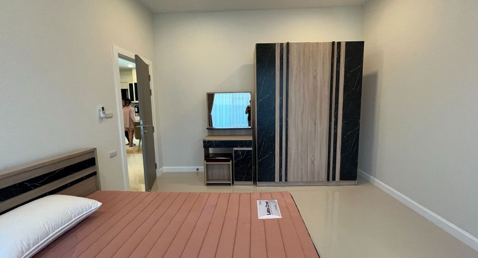 Casa en alquiler de 3 habitaciones en Bang Lamung, Chonburi