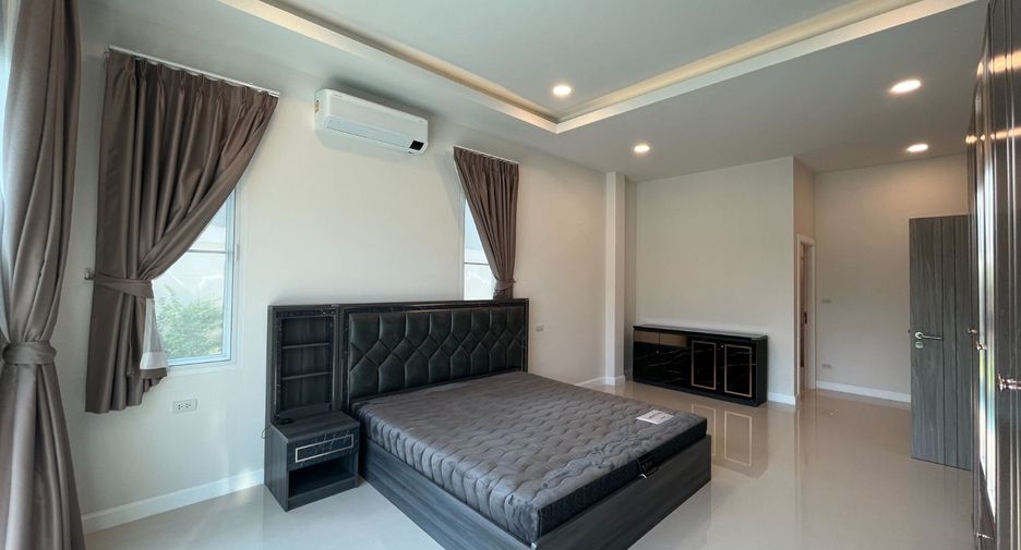 Casa en alquiler de 3 habitaciones en Bang Lamung, Chonburi