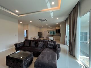 Casa en alquiler de 3 habitaciones en Bang Lamung, Chonburi