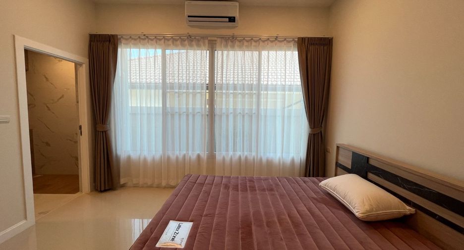 Casa en alquiler de 3 habitaciones en Bang Lamung, Chonburi