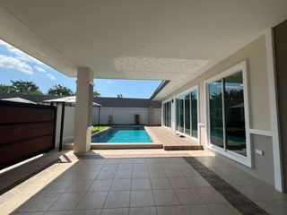 Casa en alquiler de 3 habitaciones en Bang Lamung, Chonburi