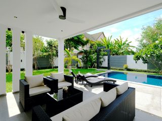 999 at Jim Kahana Modern