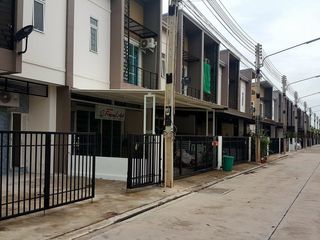 เดอะ ไพน์ โคน บางแสน