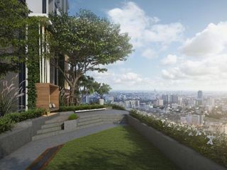 Mayfair Place Victory Monument