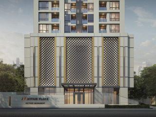 Mayfair Place Victory Monument