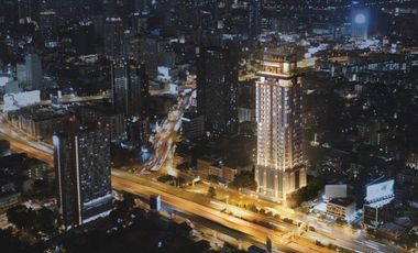 Mayfair Place Victory Monument
