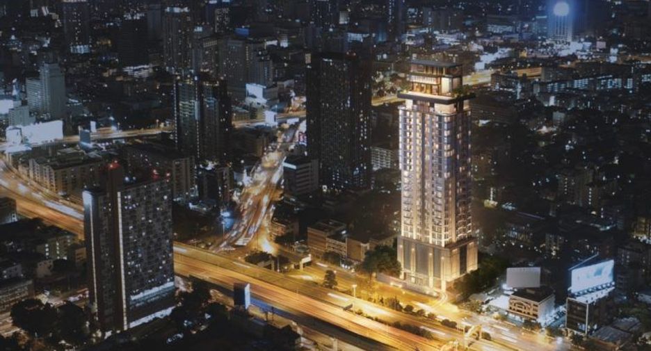 Mayfair Place Victory Monument