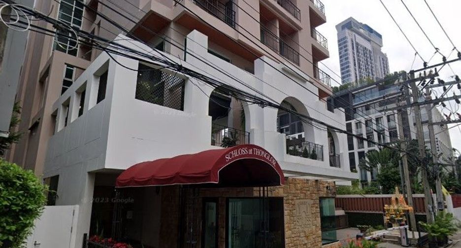 Schloss at Thonglor