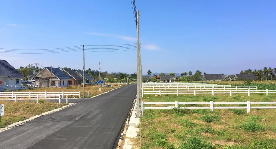 บ้านสวนกลางดง