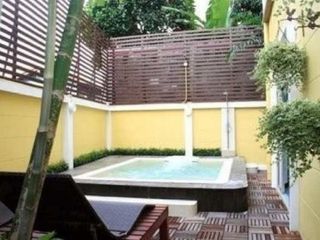 212 Service Apartment