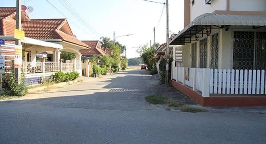 Baan Rom Yen Place