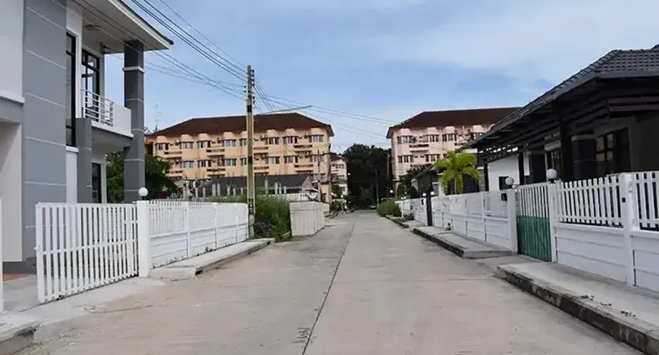 โกลเด้น วิลเลจ บ้านฉาง
