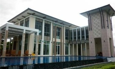 Maison au centre-ville, Essence On Nut – Anneau