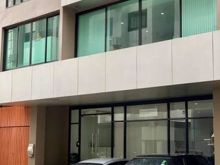 H & R Tower