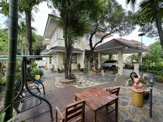 Haus Aphakon 1