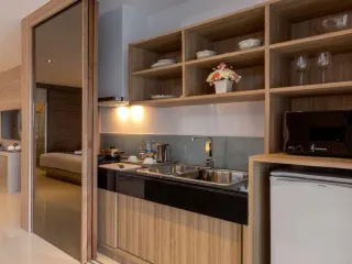 The Bay & Beach Club