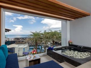 The Bay & Beach Club