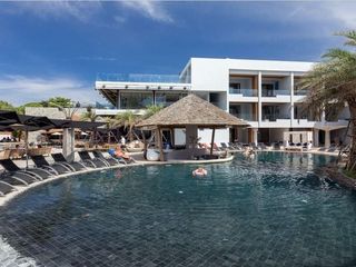 The Bay & Beach Club
