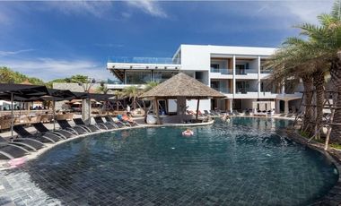 The Bay & Beach Club