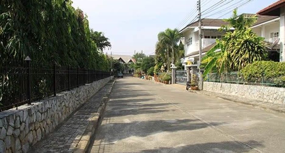 Moobaan Tan Fah