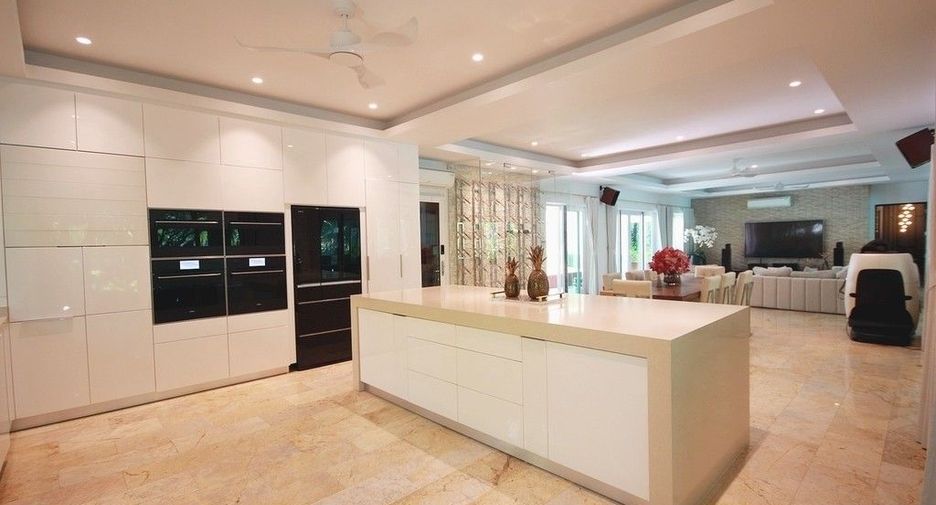 Palm Hills Golf Club & Residence