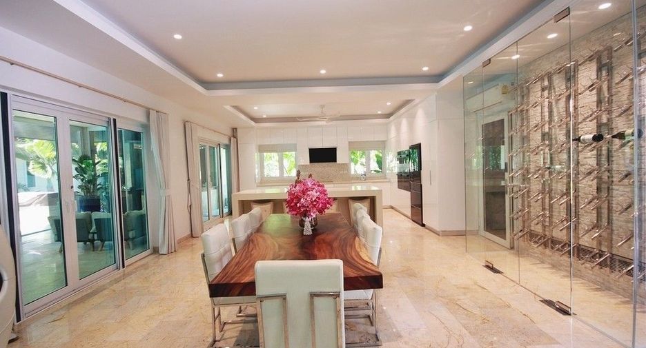 Palm Hills Golf Club & Residence