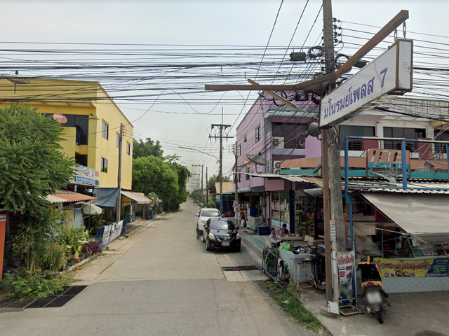 Baan Manorom Place 7