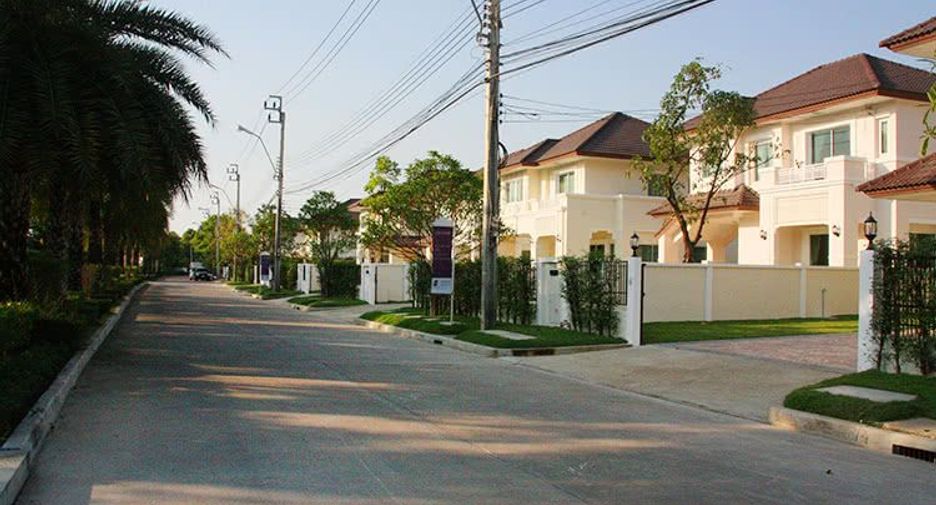 The Centro Rattanathibet