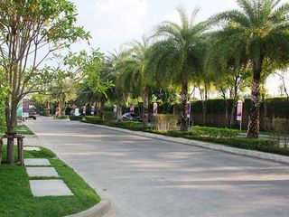 The Centro Ratthanathibet