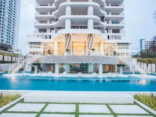 For rent 3 bedrooms condo in Bang Lamung, Chonburi