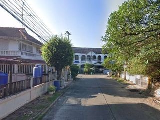 Baan Rim Nam Lak Hok Village