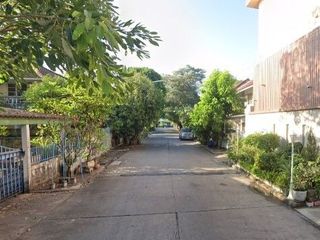Baan Rim Nam Lak Hok Village