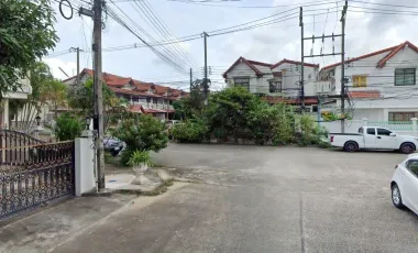 Anuphat Manorom Village