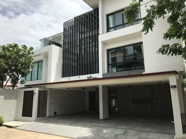 บ้านชาญอิสสระ พระราม 9