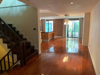 Evanston Thonglor 25