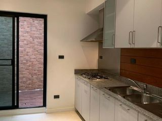 Evanston Thonglor 25