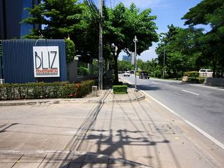 Bliz Condominium Rama 9 - Hua Mak